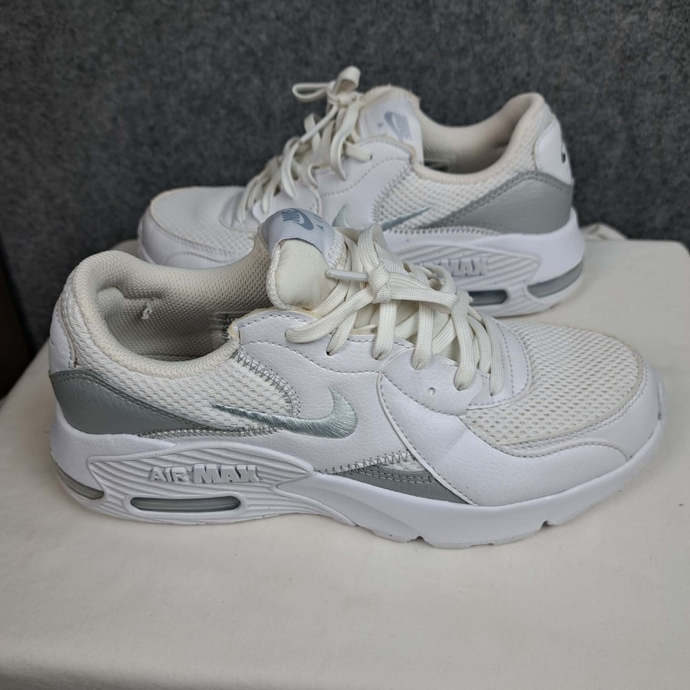 Nike Air Max Excee Women's Size 7 Sneakers White Metallic Platinum CD5432-121